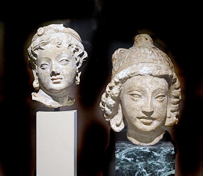 File:"Têtes féminines" (Musée Guimet, Paris).jpg