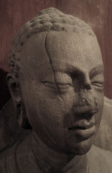 File:Indian Museum Sculpture - Buddha Head, 5c, Sarnath (9220772104).jpg