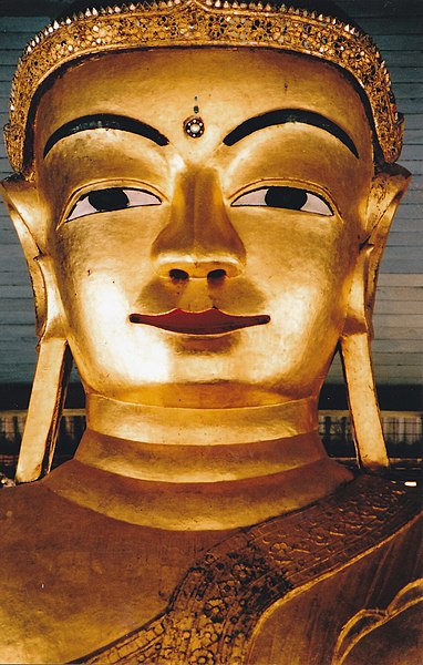 File:Goldene Buddha sculptur (47324222301).jpg